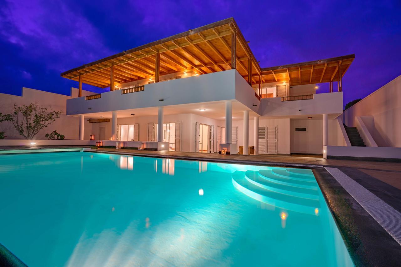 Villa Dedalos - A Luxury Large Villa With A Heated Pool In بْوُرتو كاليرو المظهر الخارجي الصورة