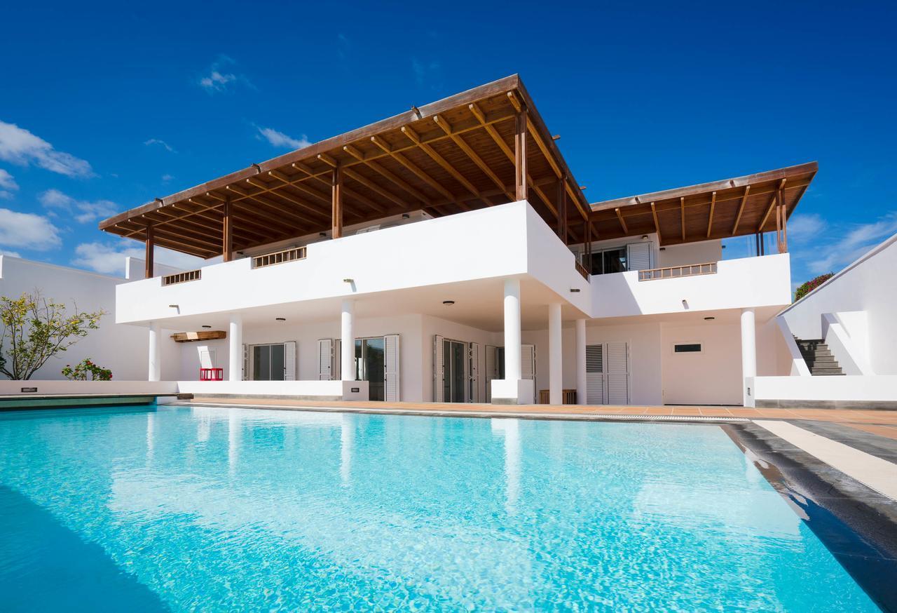 Villa Dedalos - A Luxury Large Villa With A Heated Pool In بْوُرتو كاليرو المظهر الخارجي الصورة